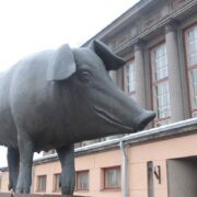 turusiga-roosi-tartuturg-turuhoone